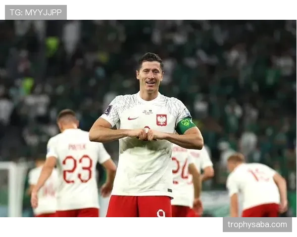 吉鲁与莱万终结重心转移如何催生多点驱动进攻格局