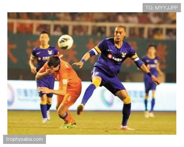 本泽马射门效率下滑与伊布多点参与的进攻角色演变