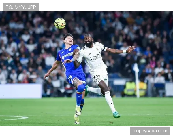 乌加特对阵皇马中场的对抗能力解析：身体素质、防守覆盖与持球抗压表现