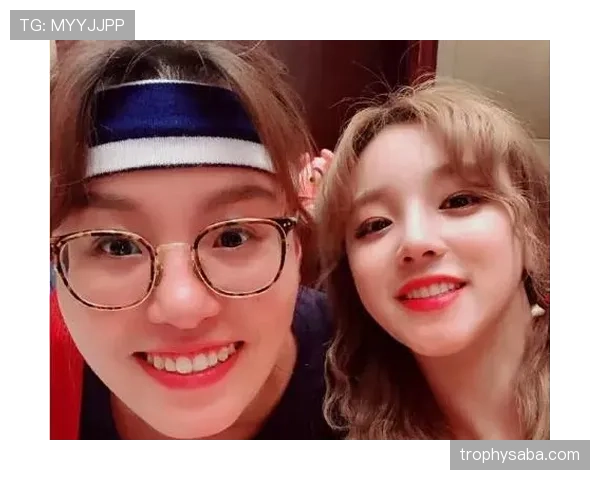 傅园慧笑得像隔壁妹妹，但手腕那块表把我从梦里按醒了