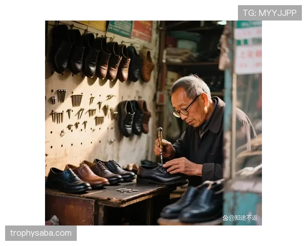 冯彦哲穿运动鞋逛奢侈品店，那表情像我们街角大爷一样随意我服了